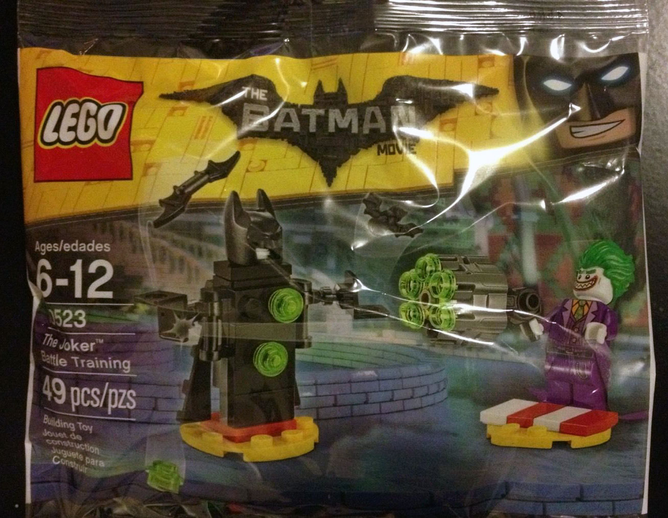 Brickfinder - LEGO Batman Movie Batmobile And Batwing Polybags Revealed