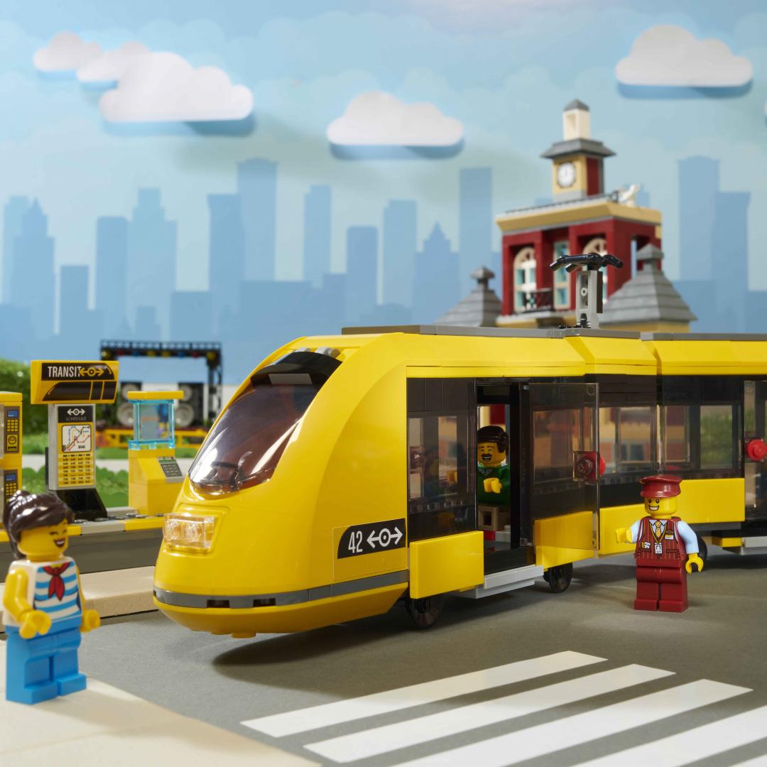 Brickfinder - LEGO City Main Square (60271) Official Images!